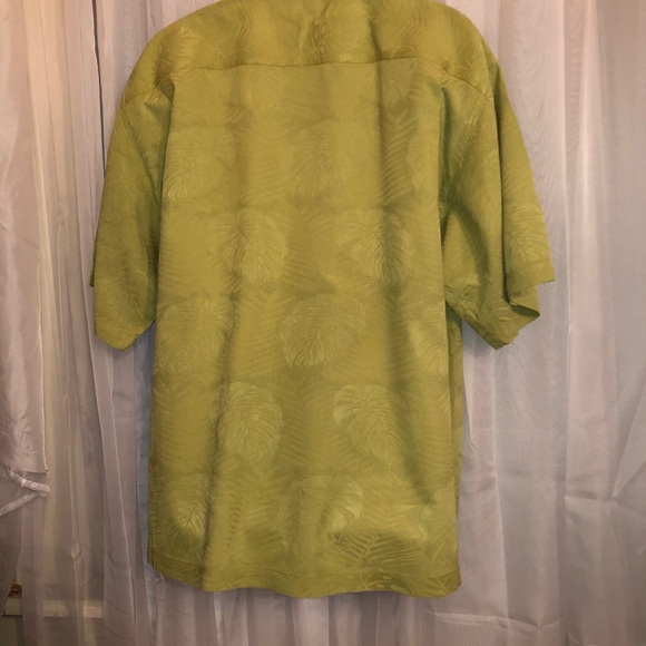 XL Tommy Bahama Silk Short Sleeve Button Down - Picture 2 of 7